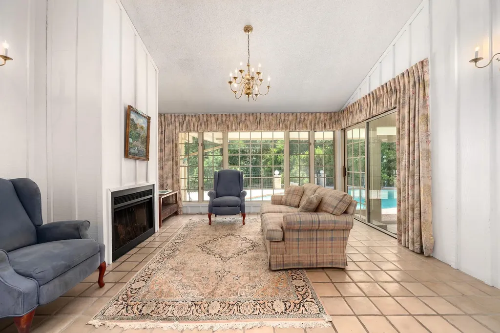 818 Sunfish Street Austin TX 78734