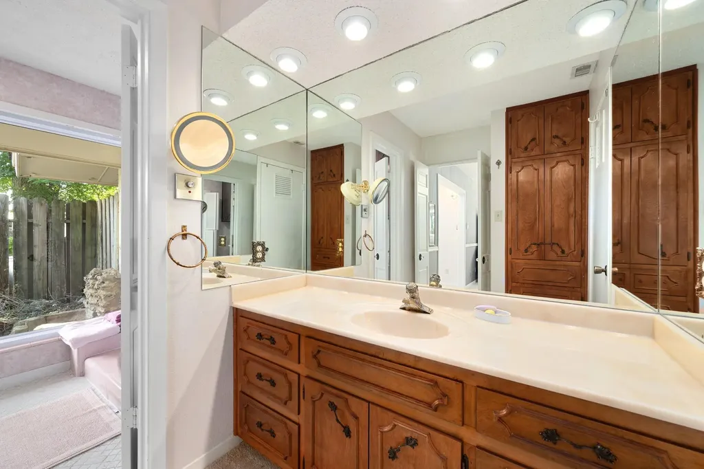 818 Sunfish Street Austin TX 78734