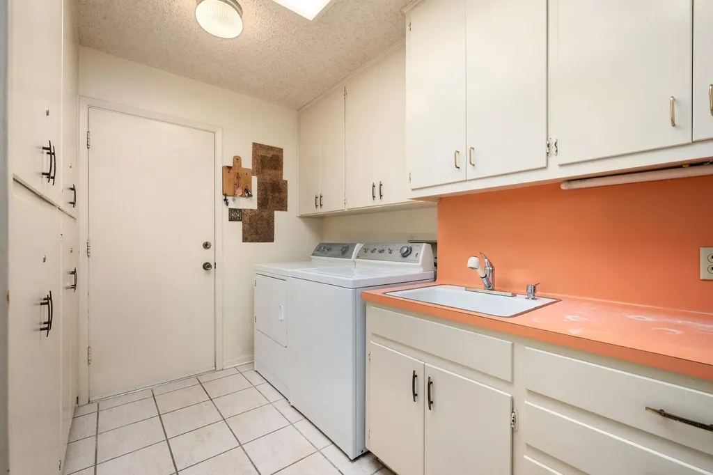 818 Sunfish Street Austin TX 78734