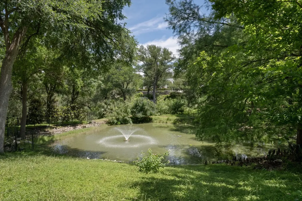818 Sunfish Street Austin TX 78734