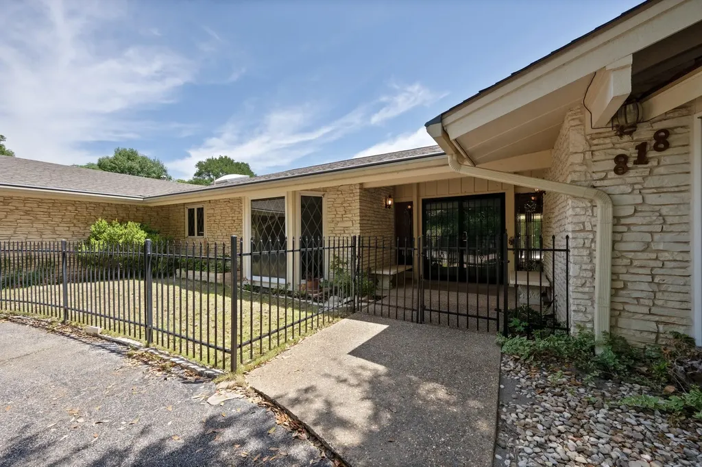 818 Sunfish Street Austin TX 78734