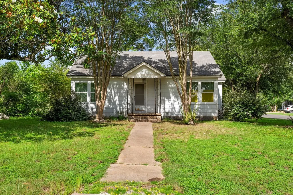 513 N Avenue F Elgin TX 78621