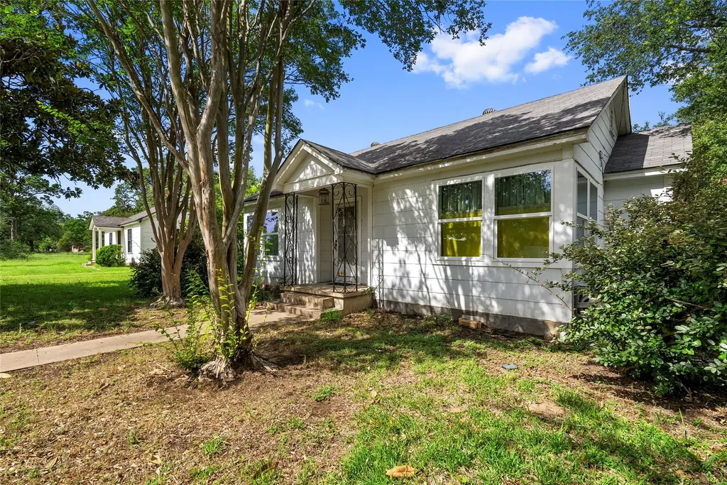 513 N Avenue F Elgin TX 78621