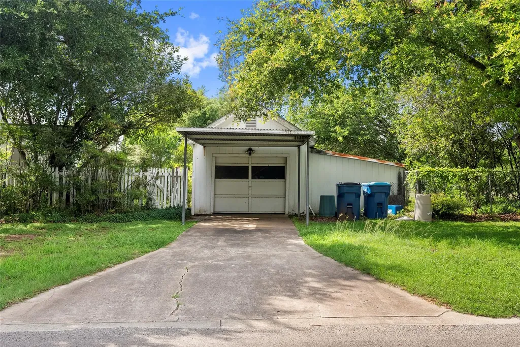 513 N Avenue F Elgin TX 78621