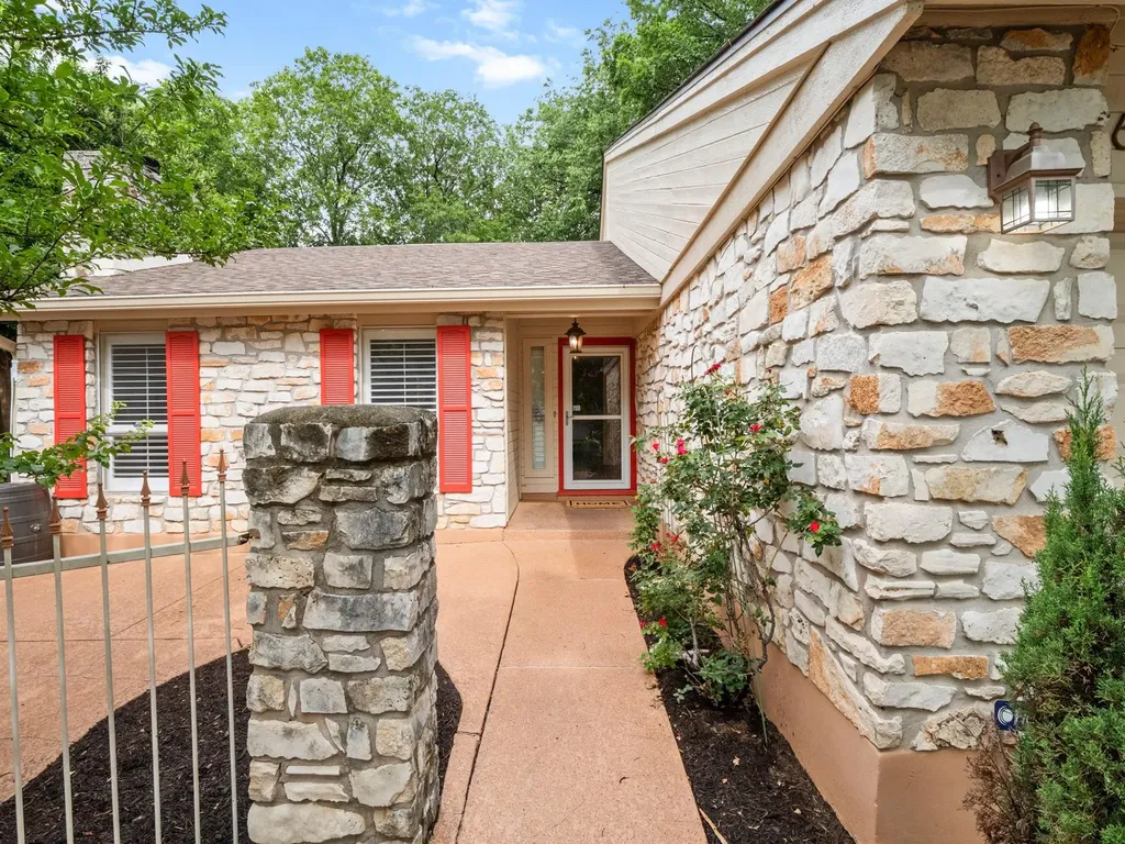 6109 Grass Hollow Austin TX 78750