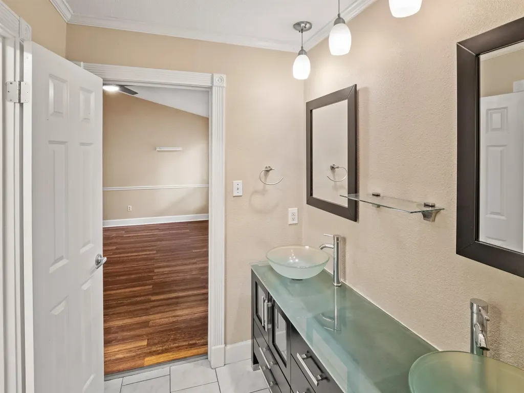 6109 Grass Hollow Austin TX 78750