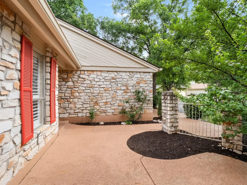 6109 Grass Hollow Austin TX 78750