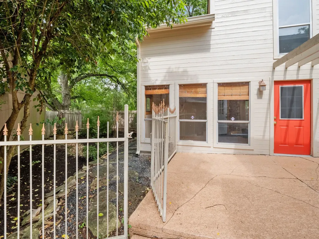 6109 Grass Hollow Austin TX 78750
