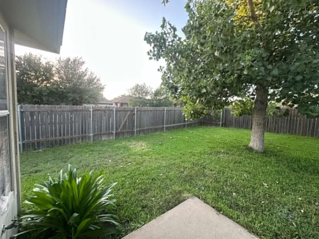 18312 Crestwind Lane Elgin TX 78621
