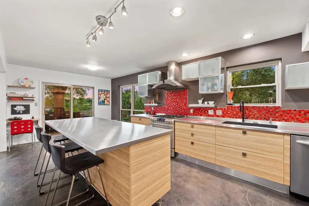 6305 Plum Hollow Overlook Austin TX 78746
