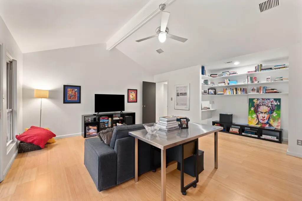 6305 Plum Hollow Overlook Austin TX 78746