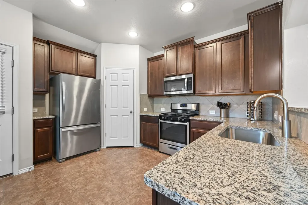 303 Limerick Road Buda TX 78610