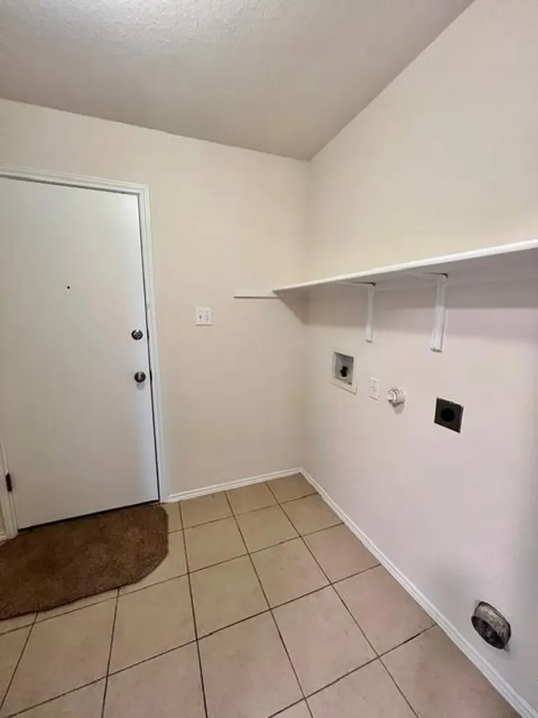 1005 W South Street Leander TX 78641