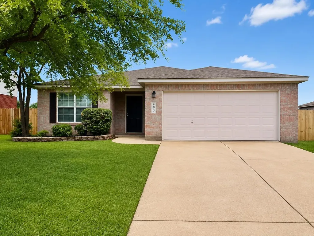 1005 W South Street Leander TX 78641