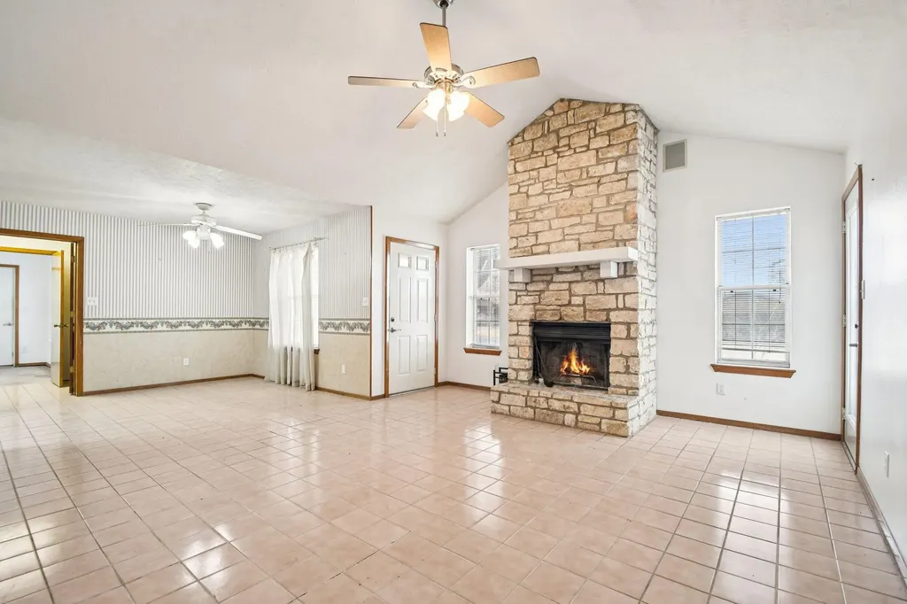 102 Stubblefield Drive Elgin TX 78621