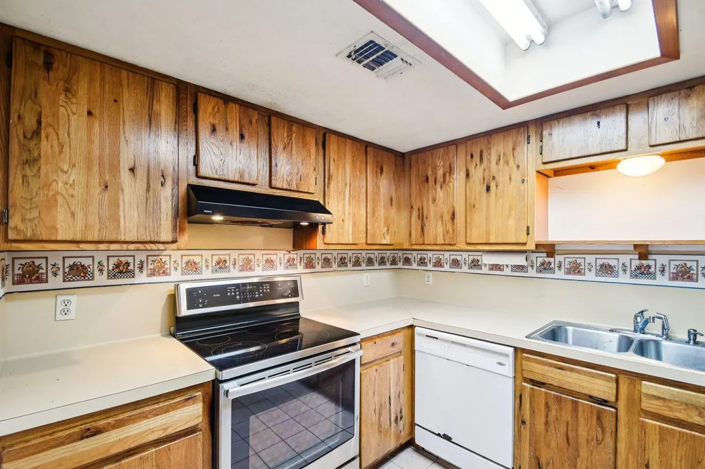 102 Stubblefield Drive Elgin TX 78621