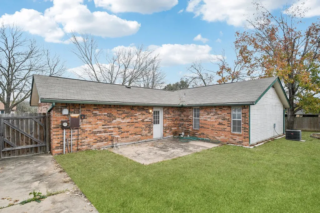 102 Stubblefield Drive Elgin TX 78621
