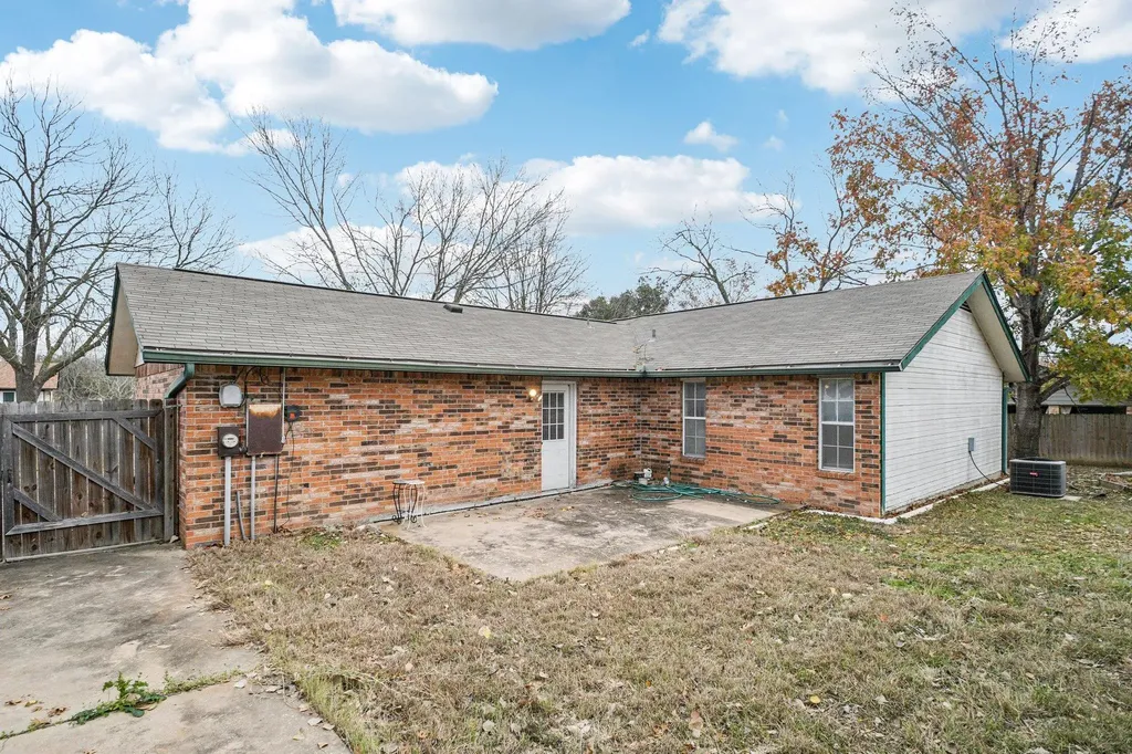 102 Stubblefield Drive Elgin TX 78621