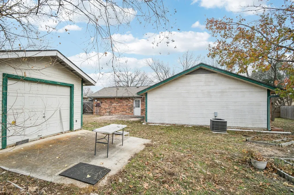 102 Stubblefield Drive Elgin TX 78621