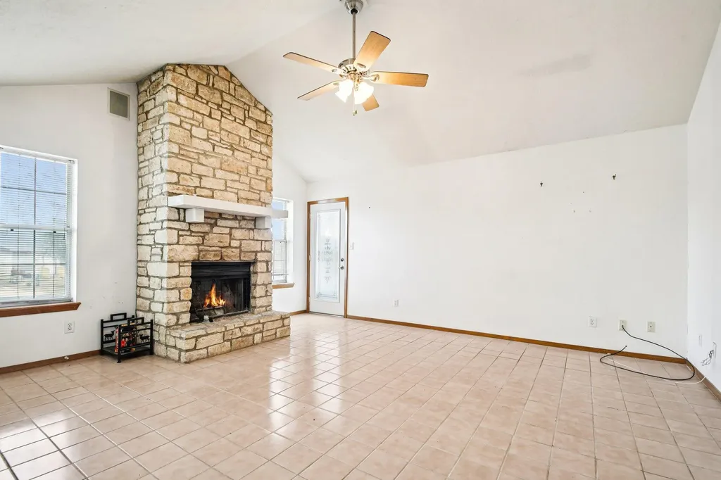 102 Stubblefield Drive Elgin TX 78621