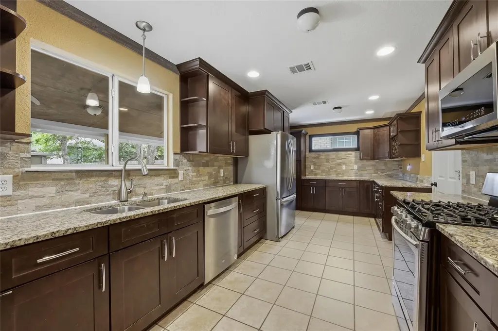 2424 Roundabout Lane Round Rock TX 78664