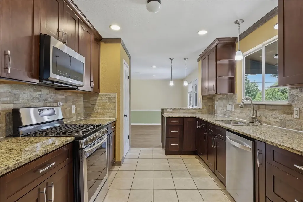 2424 Roundabout Lane Round Rock TX 78664
