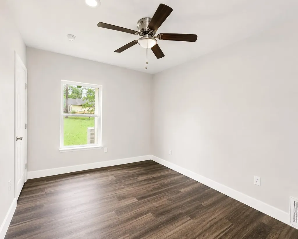 904 E Austin Street Luling TX 78648