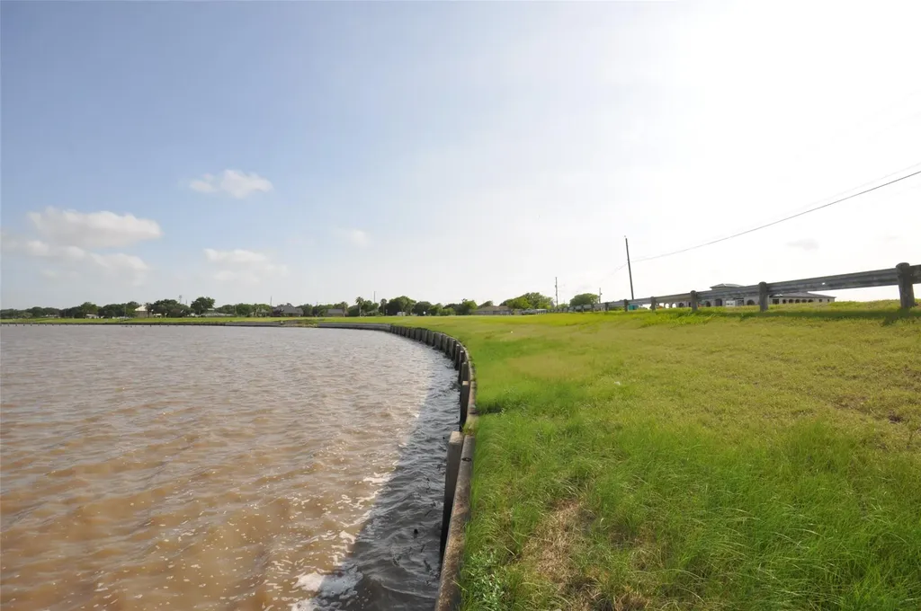 269 Cr 305 Bayshore Road Palacios TX 77465