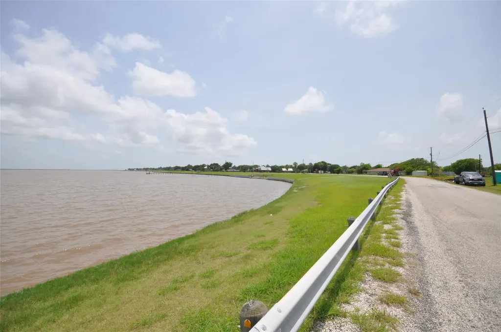 269 Cr 305 Bayshore Road Palacios TX 77465