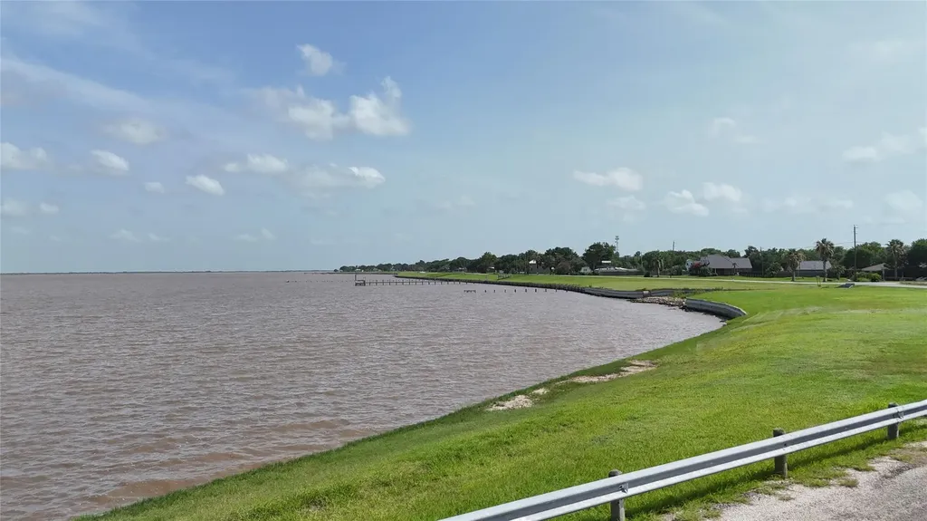 269 Cr 305 Bayshore Road Palacios TX 77465