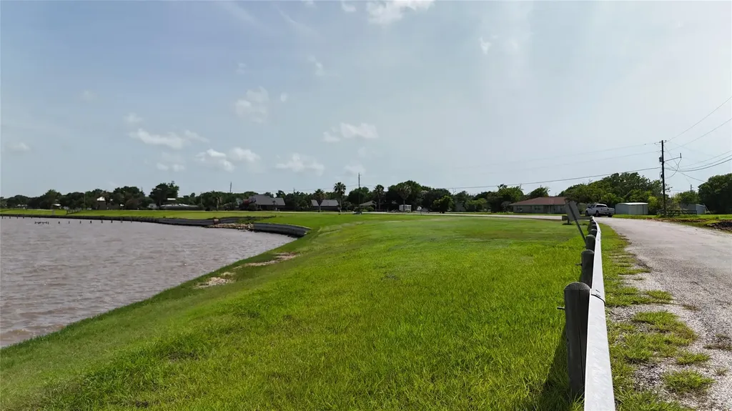 269 Cr 305 Bayshore Road Palacios TX 77465