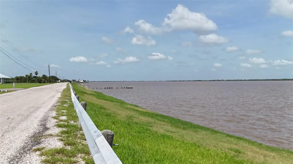 269 Cr 305 Bayshore Road Palacios TX 77465