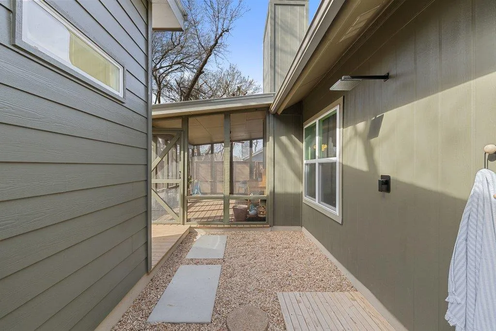 8202 Cache Drive Austin TX 78749