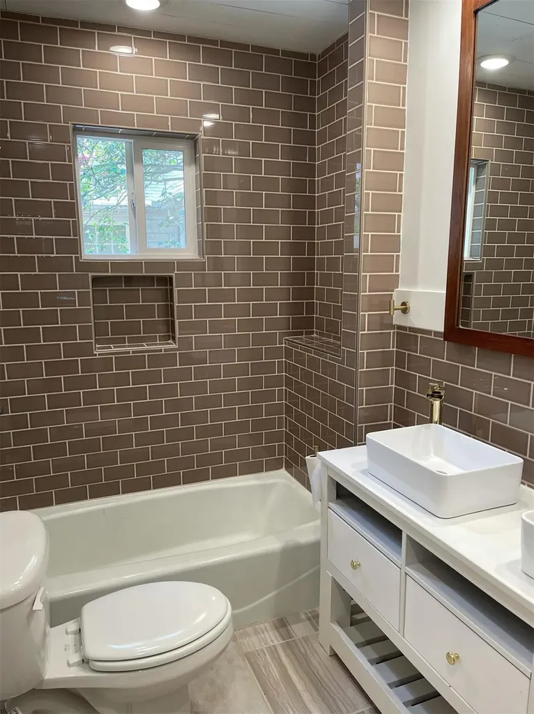 1223, 1223 1/2 & 1225 S Austin Avenue S Georgetown TX 78626