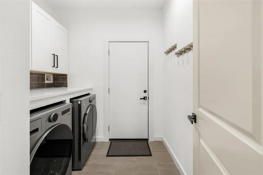 5914 Salcon Cliff Drive Austin TX 78749