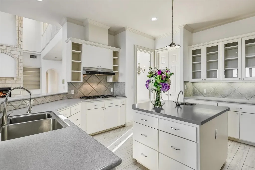 2417 Never Bend Cove Austin TX 78746