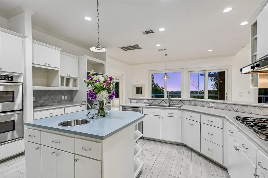 2417 Never Bend Cove Austin TX 78746
