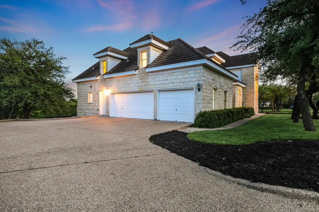 2417 Never Bend Cove Austin TX 78746