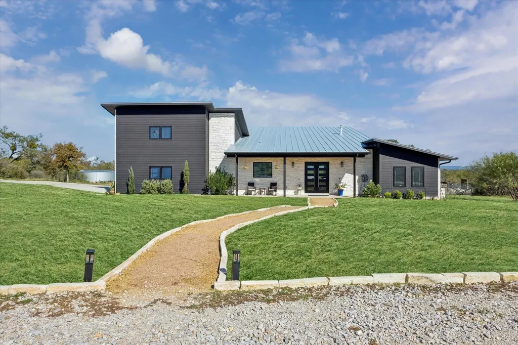 108 Schoolhouse Lane Spicewood TX 78669