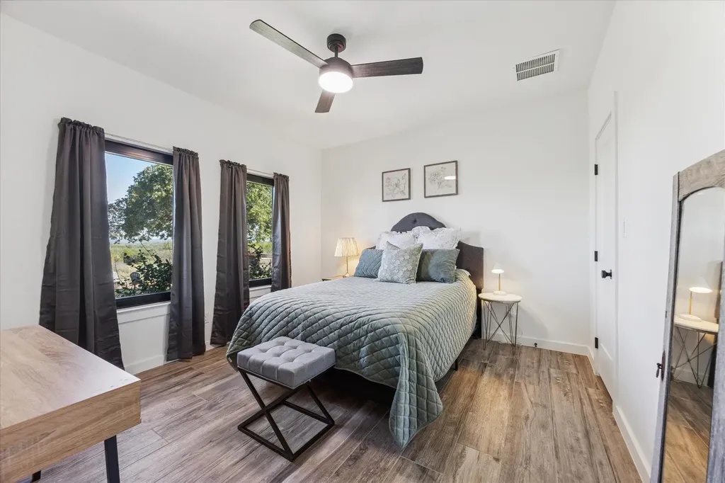 108 Schoolhouse Lane Spicewood TX 78669