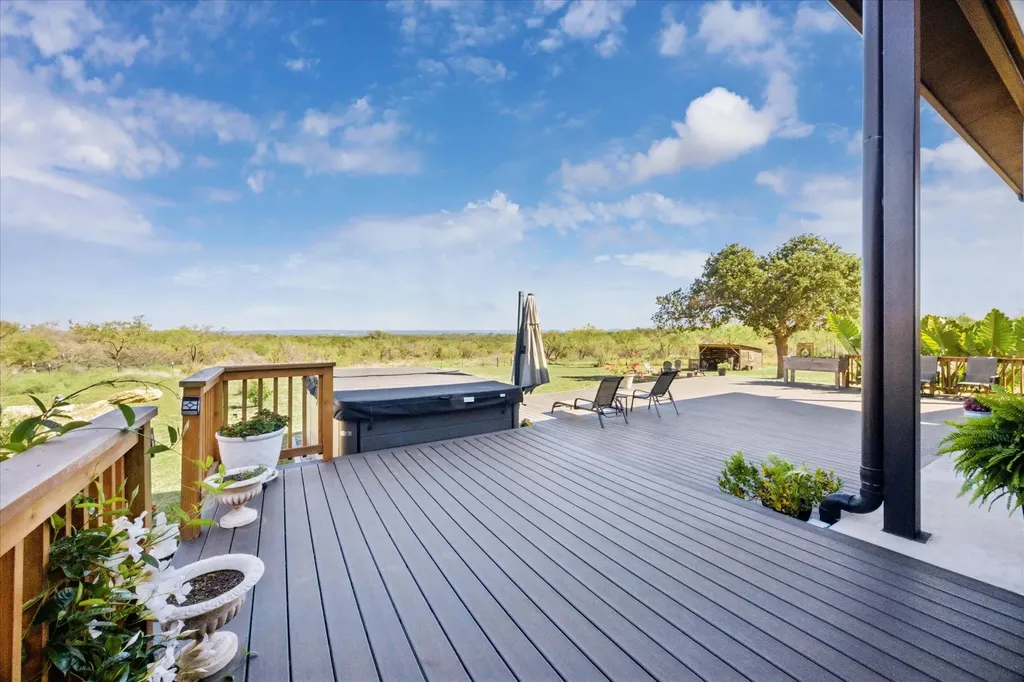 108 Schoolhouse Lane Spicewood TX 78669