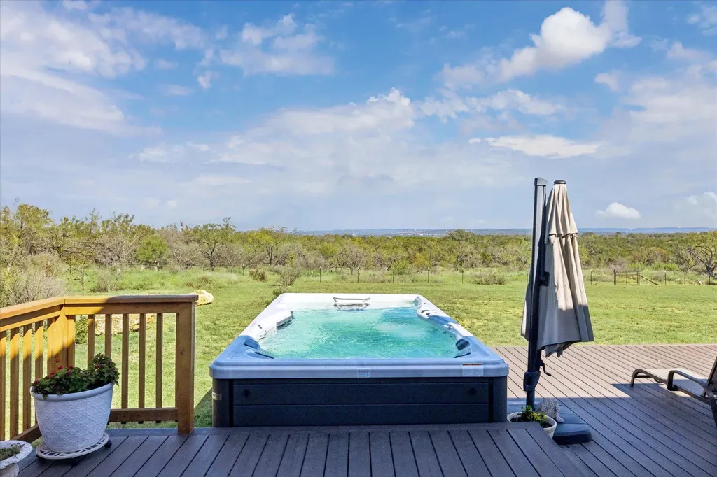 108 Schoolhouse Lane Spicewood TX 78669