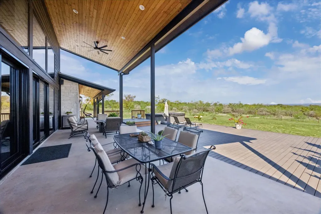 108 Schoolhouse Lane Spicewood TX 78669