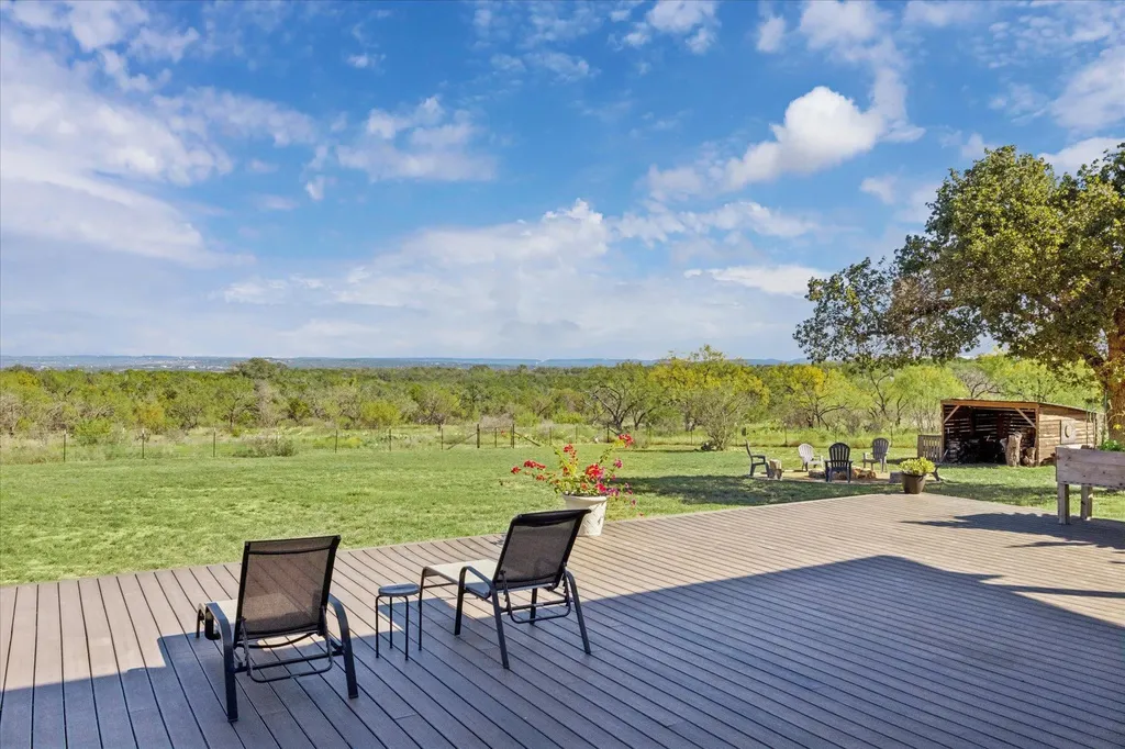 108 Schoolhouse Lane Spicewood TX 78669