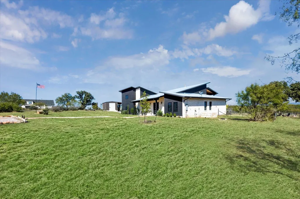 108 Schoolhouse Lane Spicewood TX 78669
