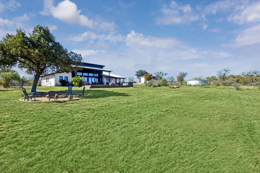 108 Schoolhouse Lane Spicewood TX 78669