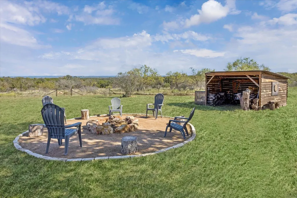 108 Schoolhouse Lane Spicewood TX 78669