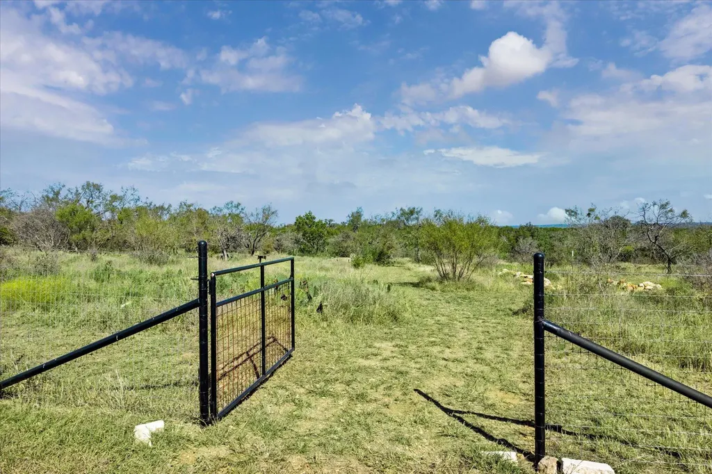 108 Schoolhouse Lane Spicewood TX 78669