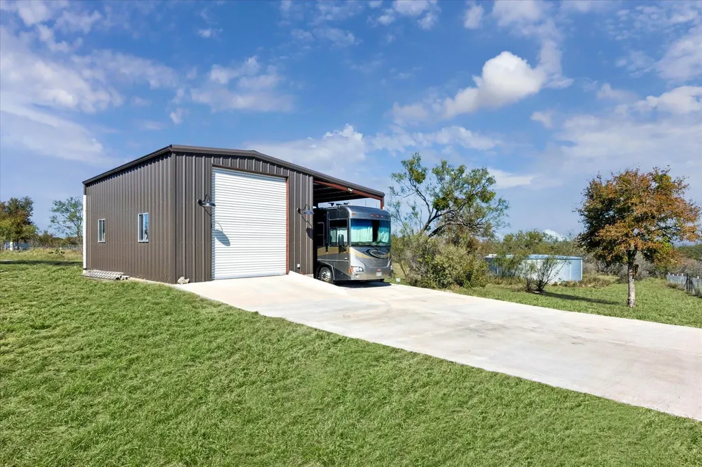 108 Schoolhouse Lane Spicewood TX 78669