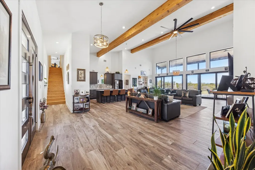 108 Schoolhouse Lane Spicewood TX 78669